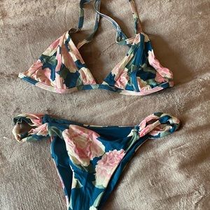 Frankie bikinis Valentina top Maui bottom peony